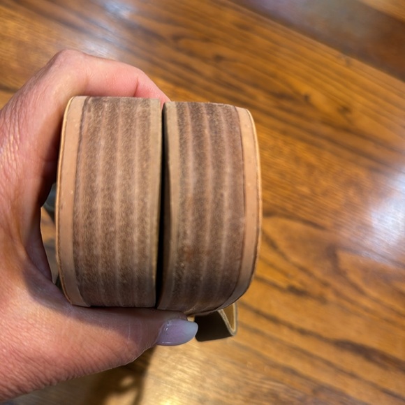 Lucky Brand sandals size 8 in sage green. Leather and handmade upper. - Picture 5 of 7